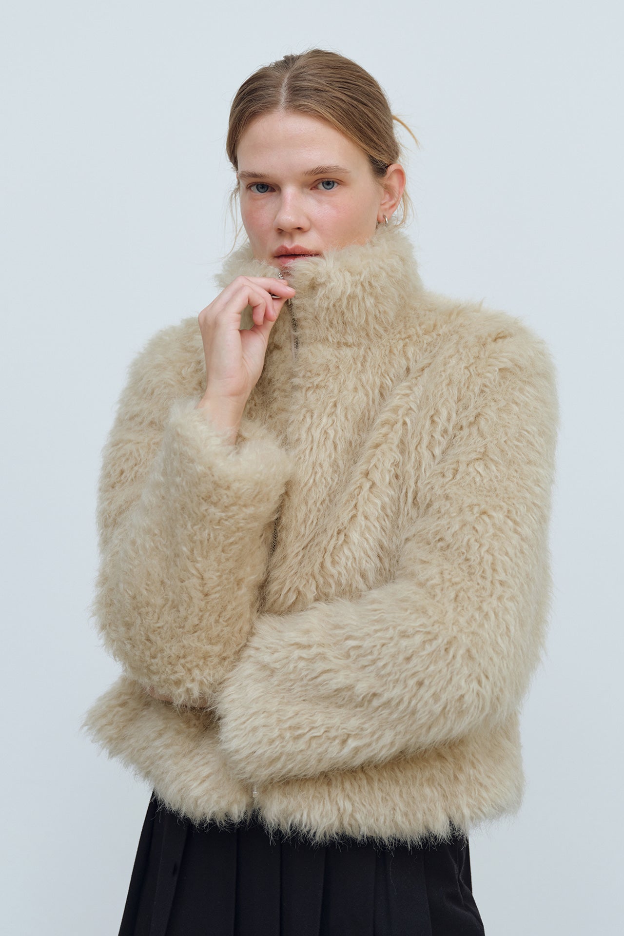 YUSE High Neck Hairy Fur Zip-up Beige