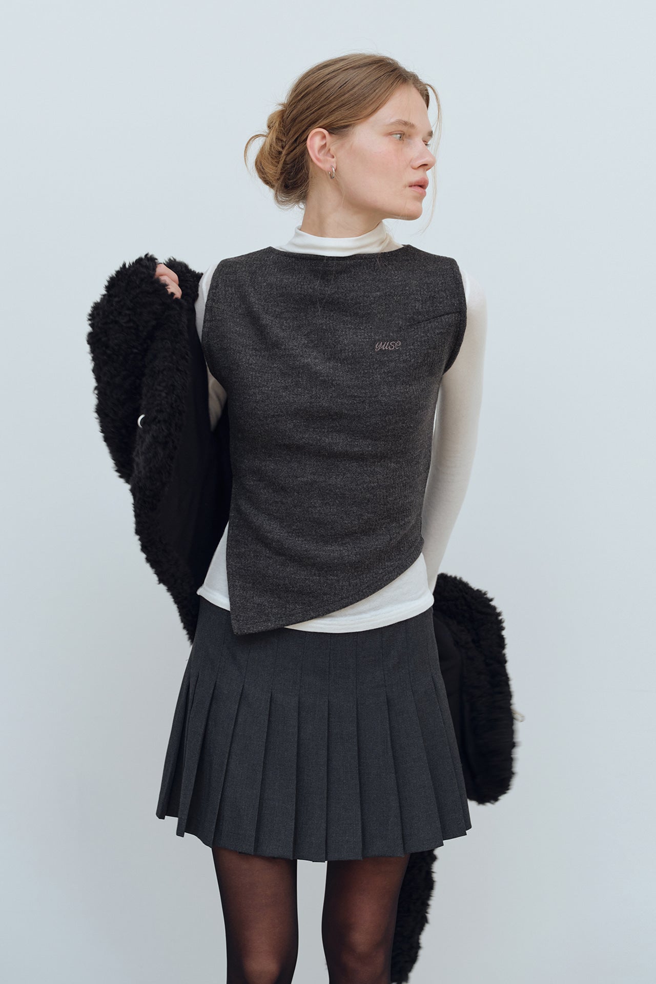 YUSE Layered Vest Mock Neck T- Shirt Ivory/charcoal