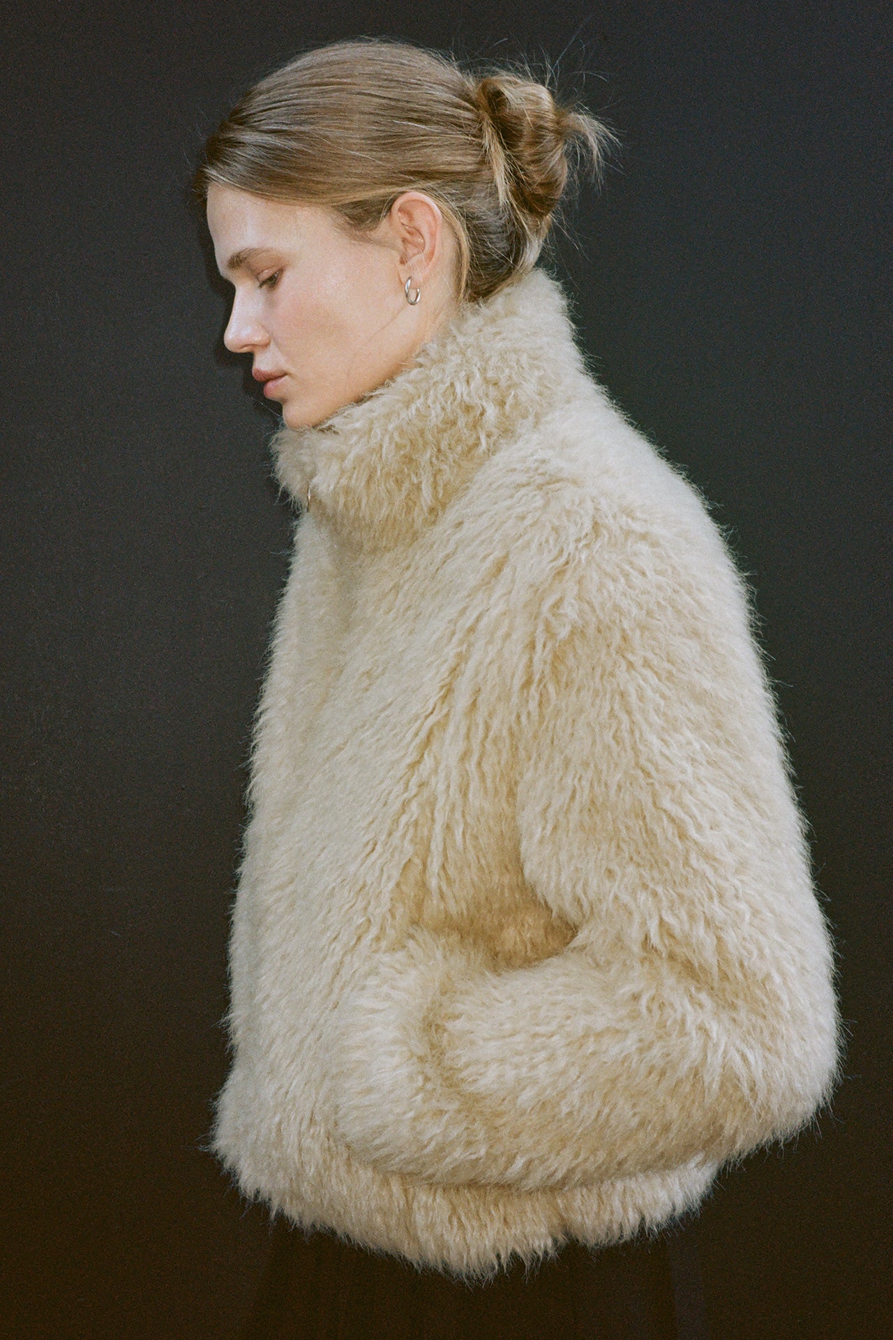 YUSE High Neck Hairy Fur Zip-up Beige