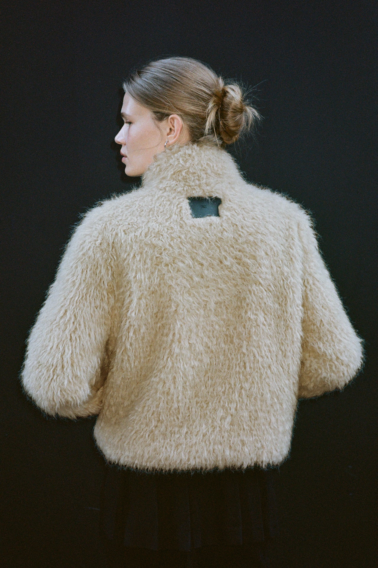 YUSE High Neck Hairy Fur Zip-up Beige