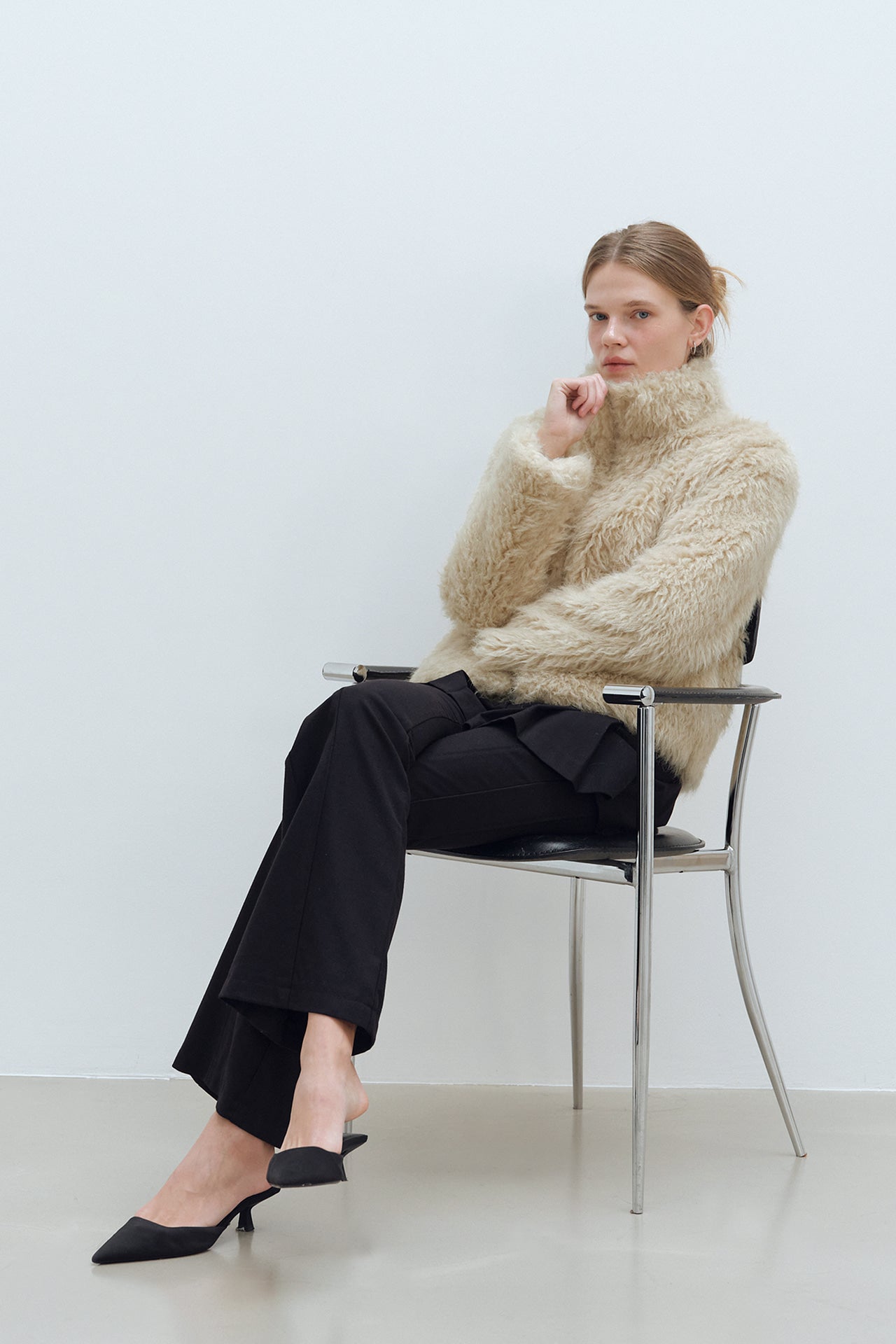 YUSE High Neck Hairy Fur Zip-up Beige