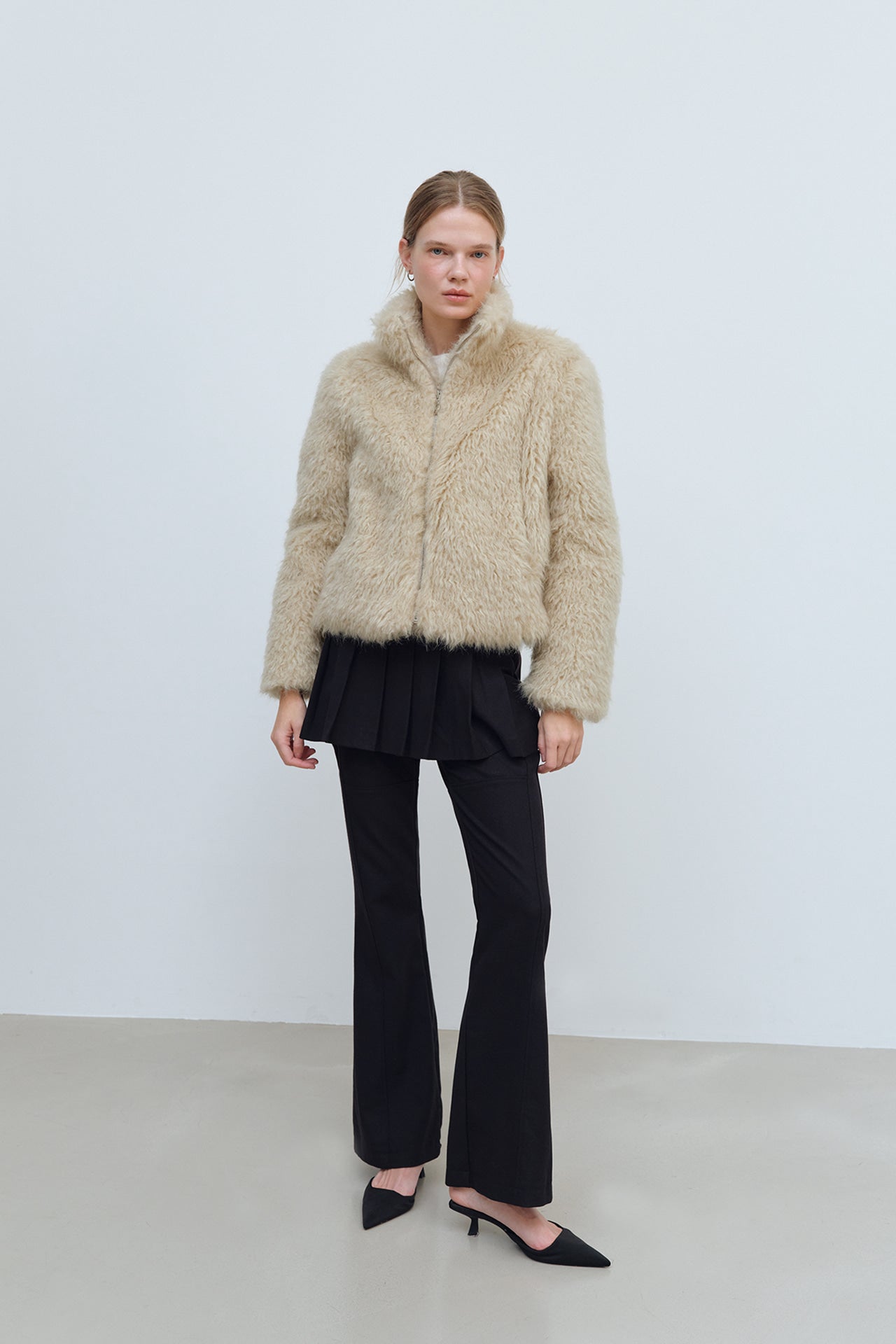 YUSE High Neck Hairy Fur Zip-up Beige