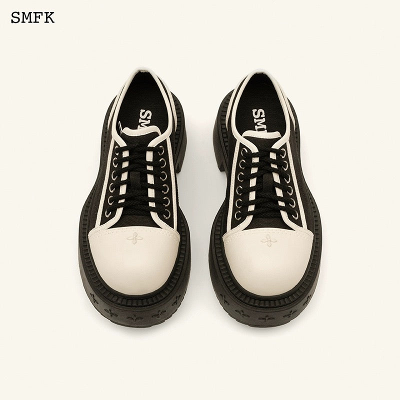 SMFK Compass Rider Low-Top Boots In Black And White