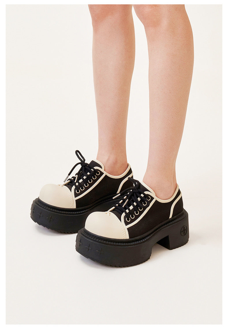 SMFK Compass Rider Low-Top Boots In Black And White