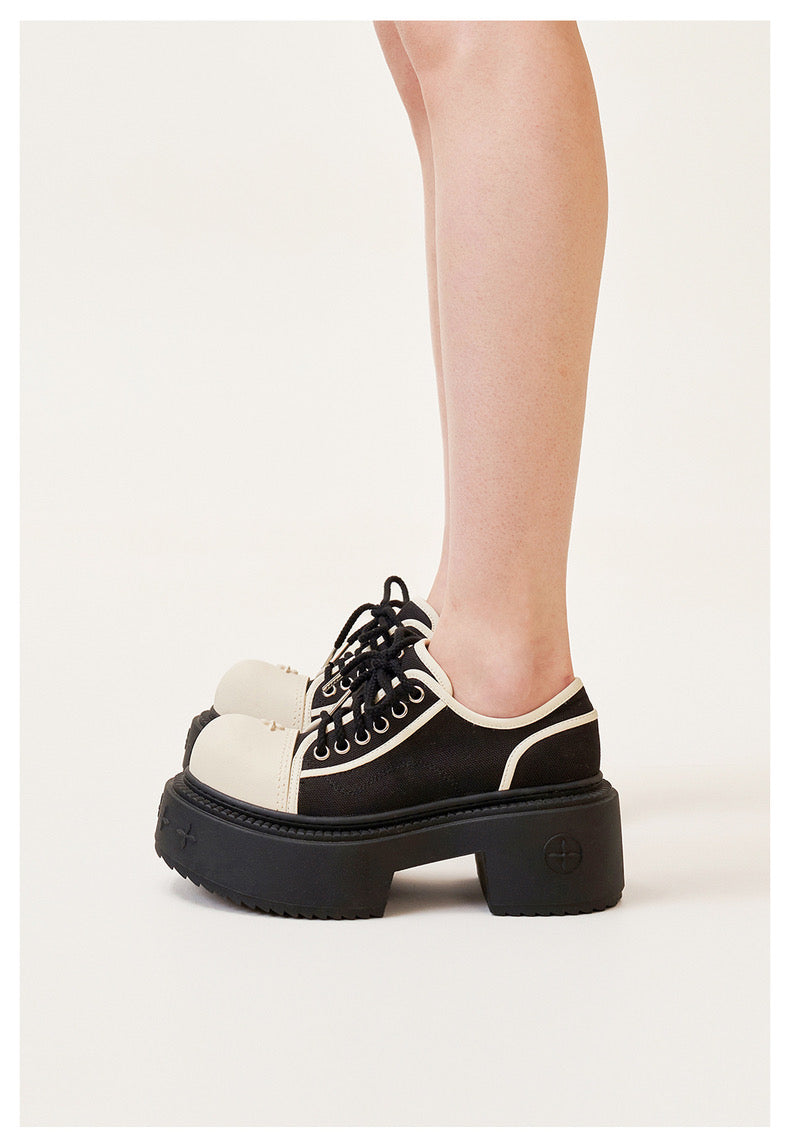 SMFK Compass Rider Low-Top Boots In Black And White