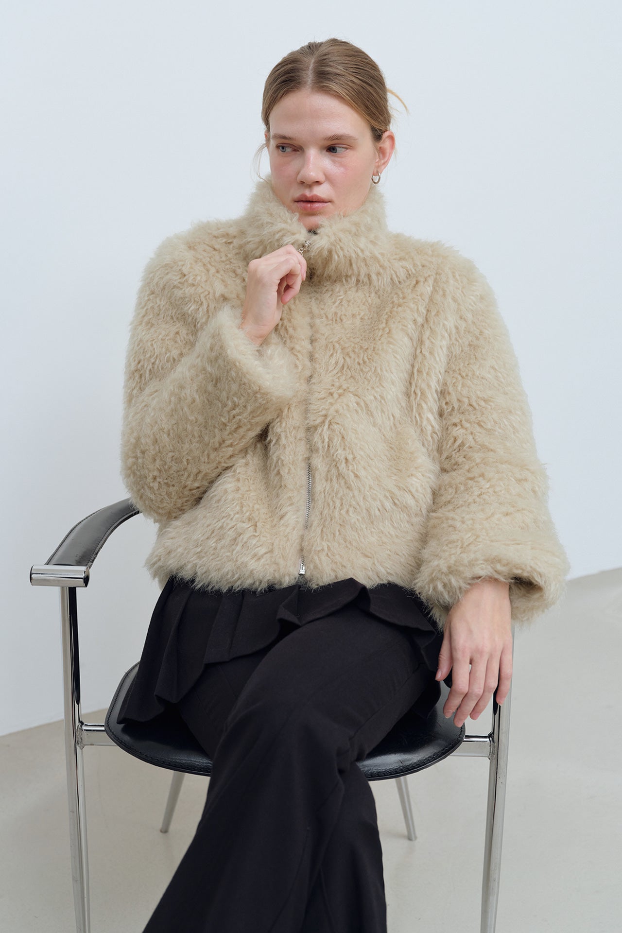 YUSE High Neck Hairy Fur Zip-up Beige