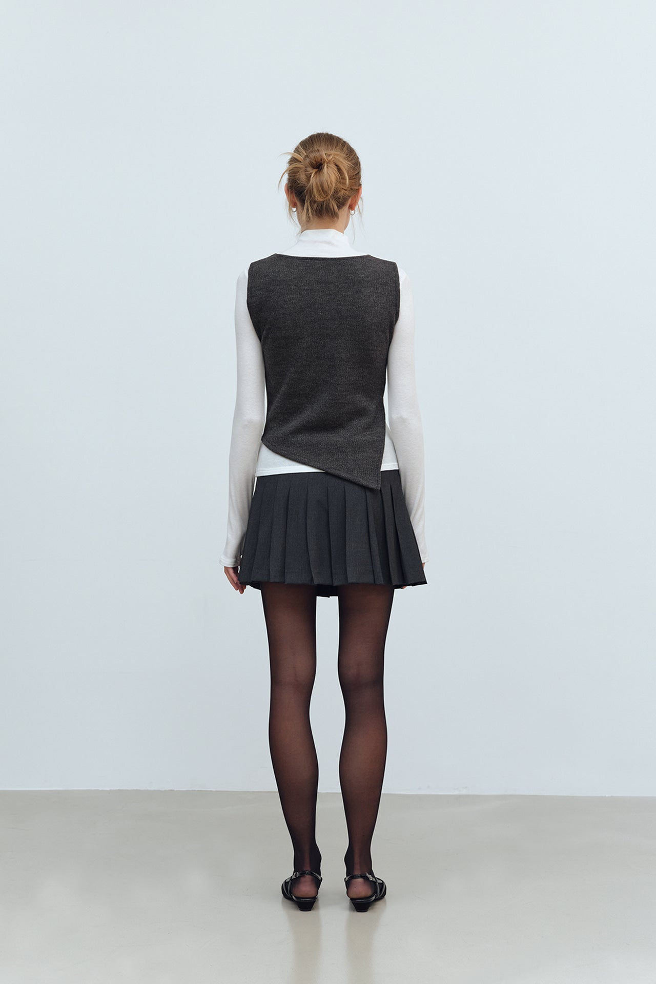 YUSE Layered Vest Mock Neck T- Shirt Ivory/charcoal