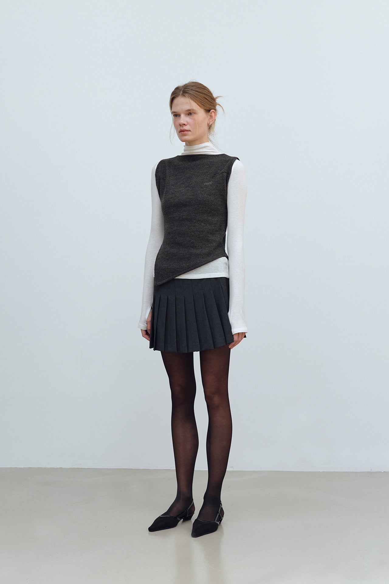 YUSE Layered Vest Mock Neck T- Shirt Ivory/charcoal