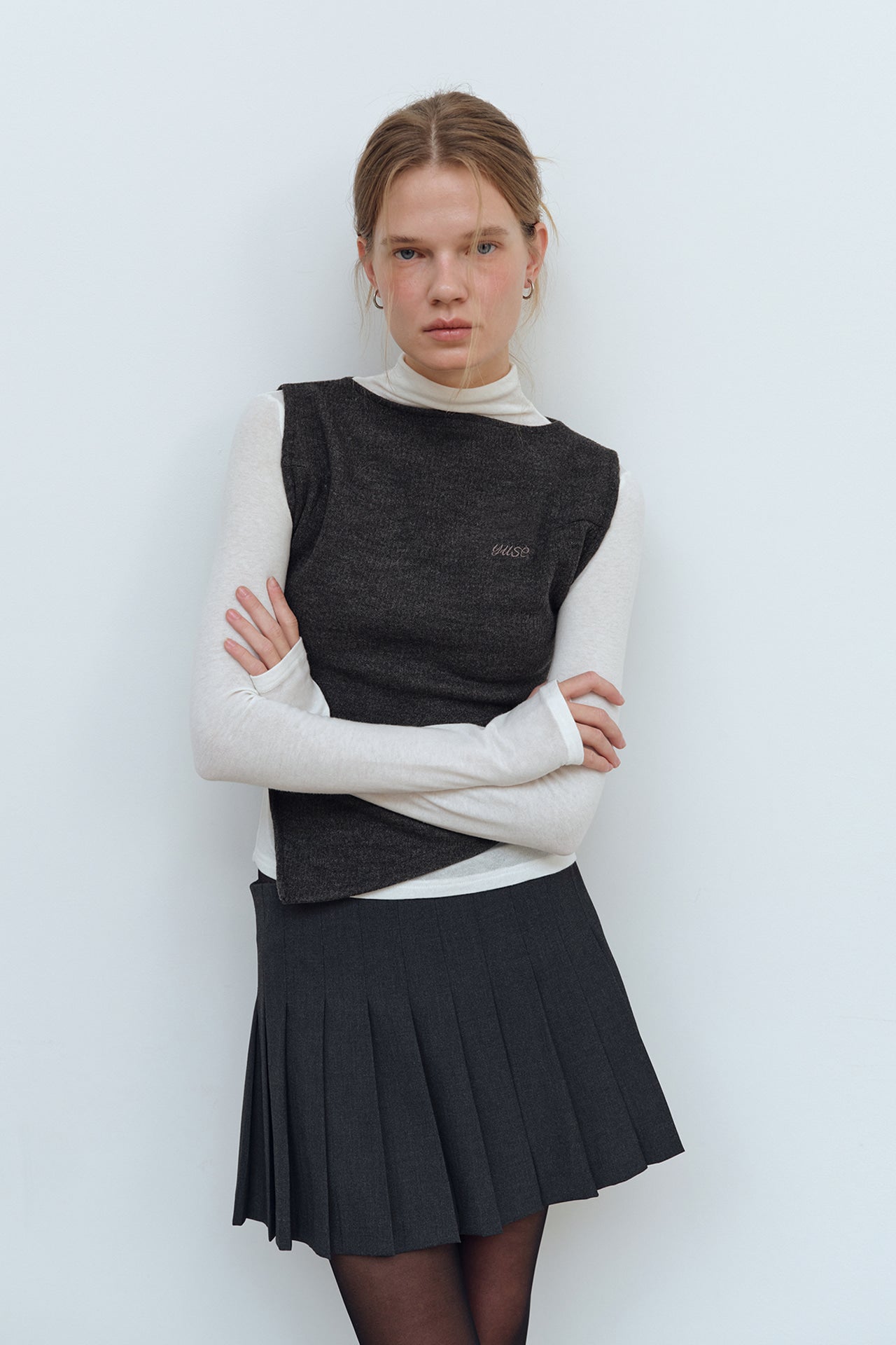 YUSE Layered Vest Mock Neck T- Shirt Ivory/charcoal