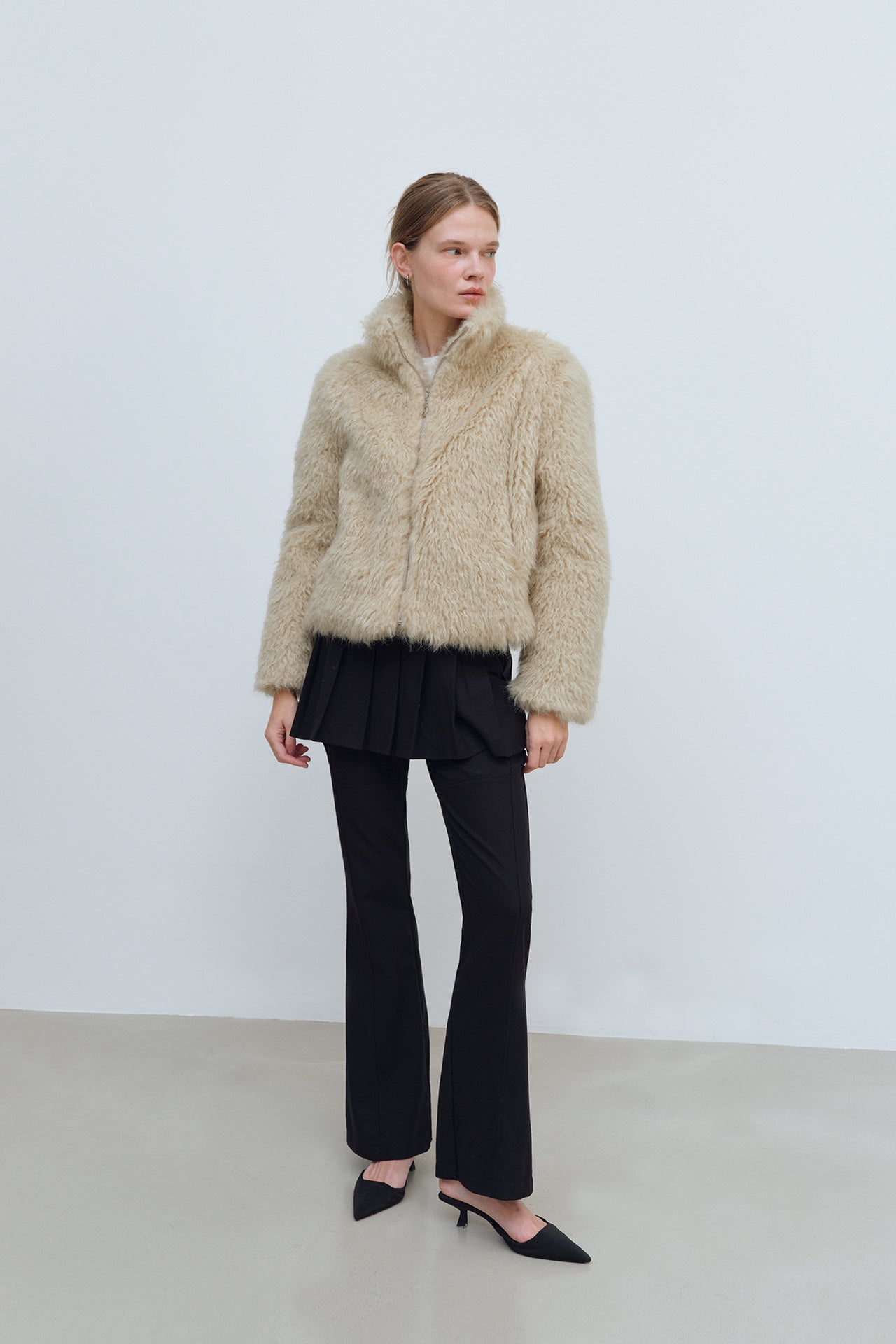 YUSE High Neck Hairy Fur Zip-up Beige