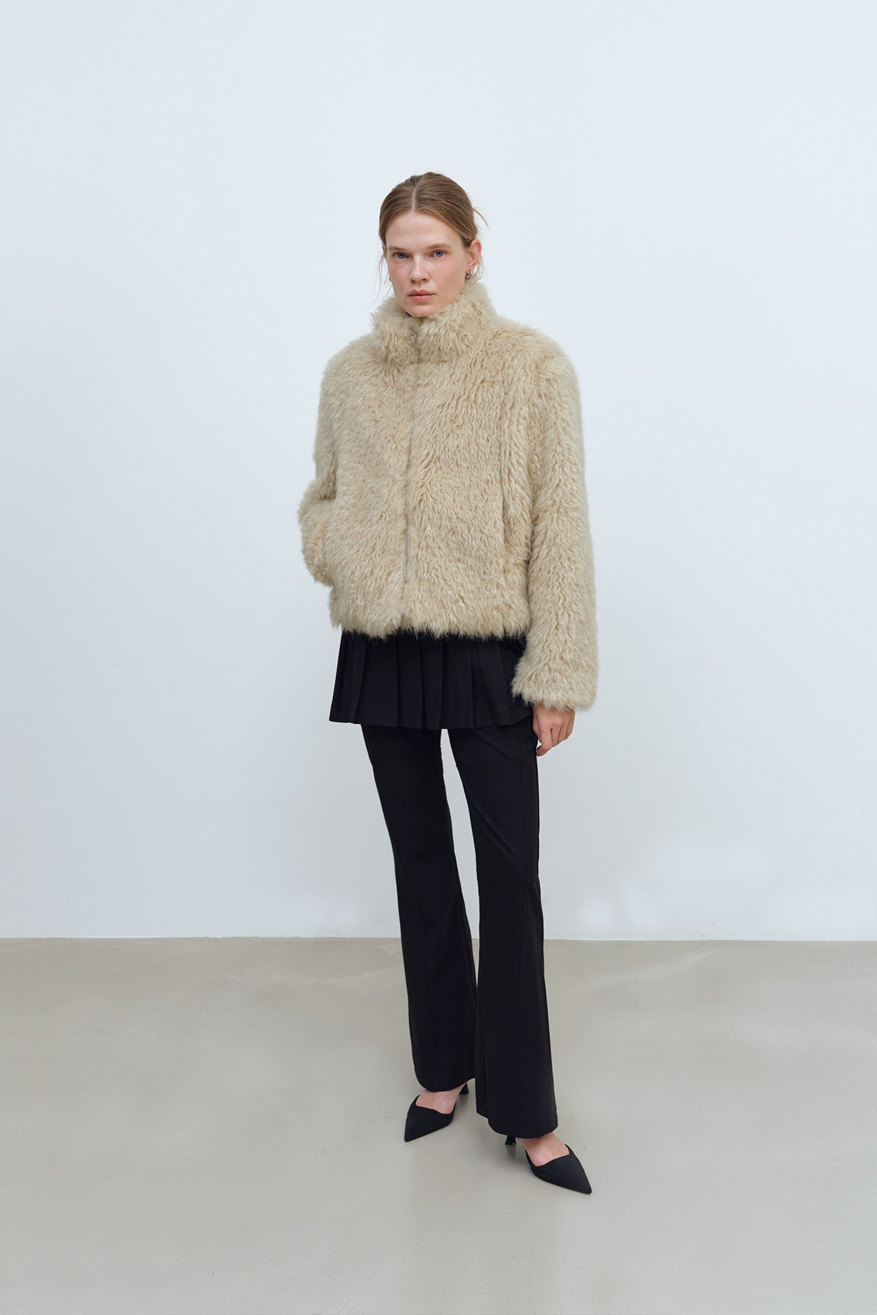 YUSE High Neck Hairy Fur Zip-up Beige