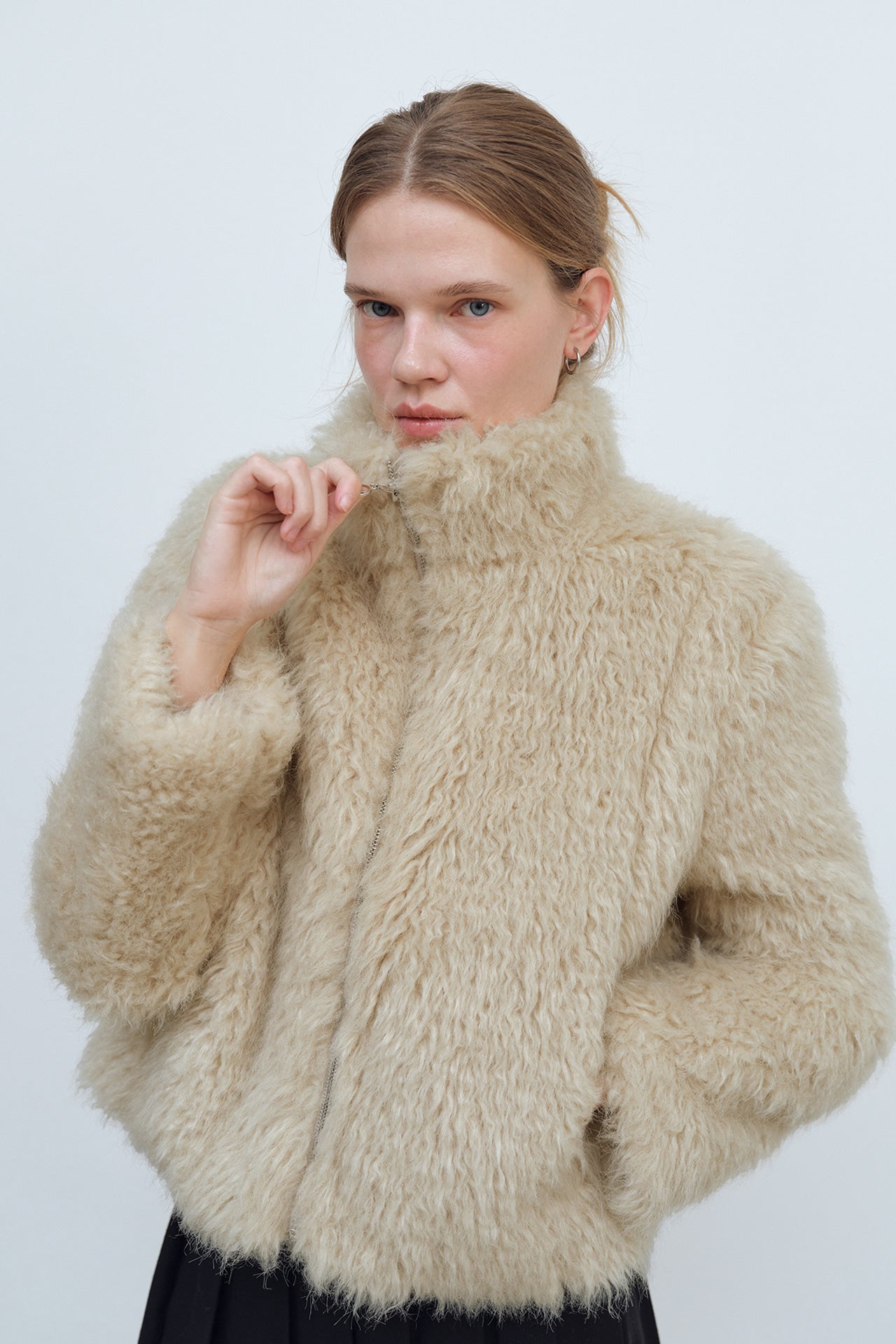 YUSE High Neck Hairy Fur Zip-up Beige