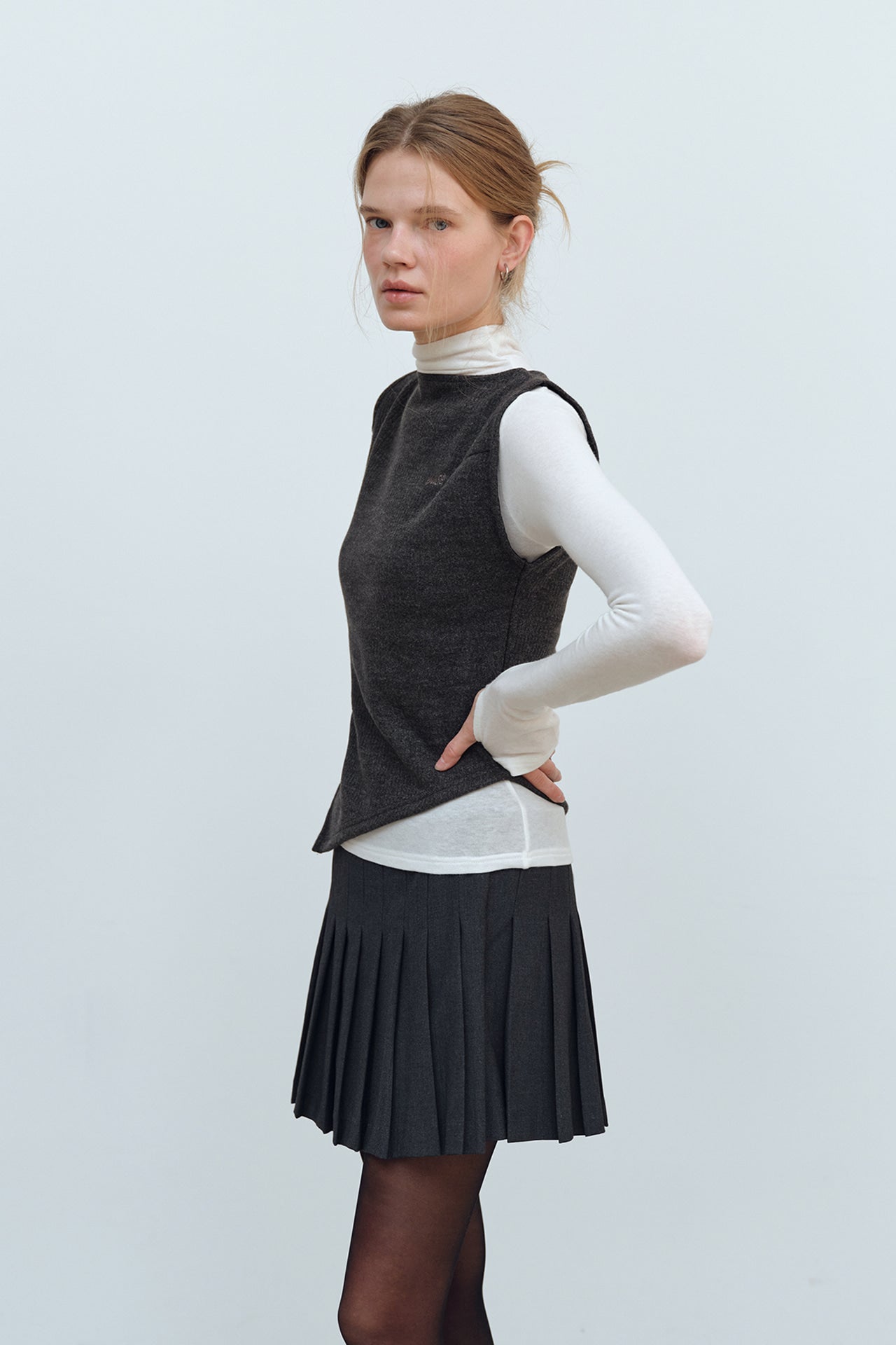 YUSE Layered Vest Mock Neck T- Shirt Ivory/charcoal