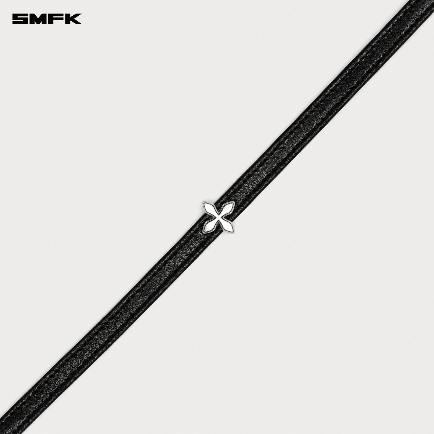 SMFK COMPASS RIVET Cross Badge Leather Choker in Black