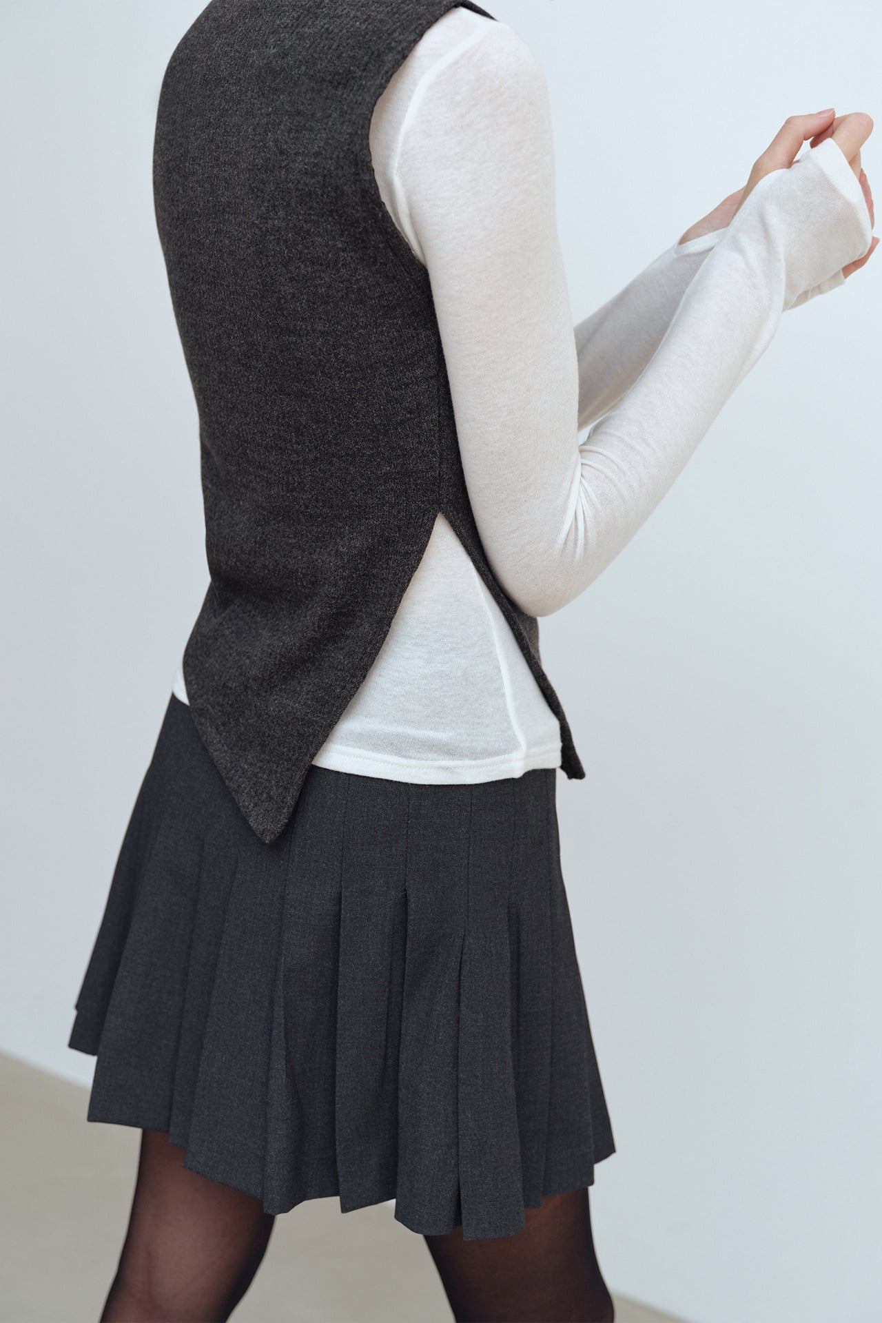 YUSE Layered Vest Mock Neck T- Shirt Ivory/charcoal