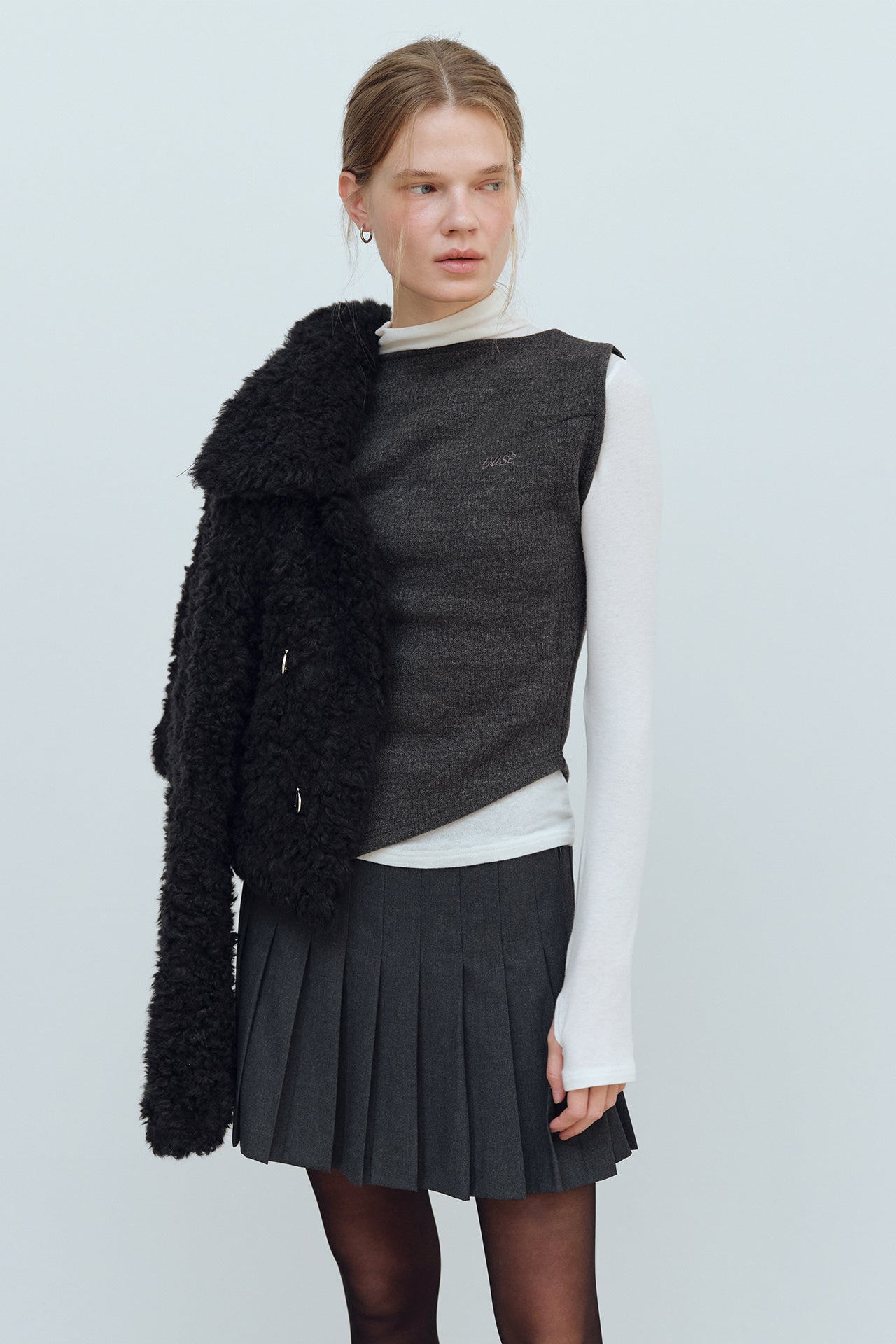 YUSE Layered Vest Mock Neck T- Shirt Ivory/charcoal