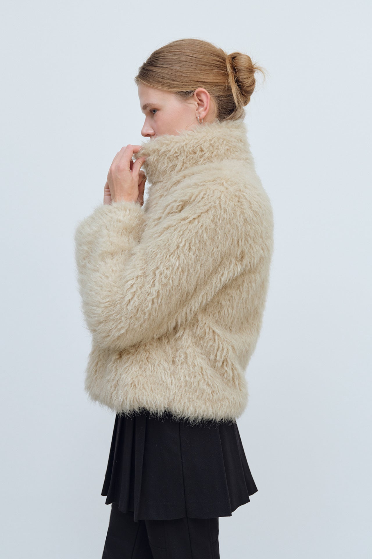 YUSE High Neck Hairy Fur Zip-up Beige