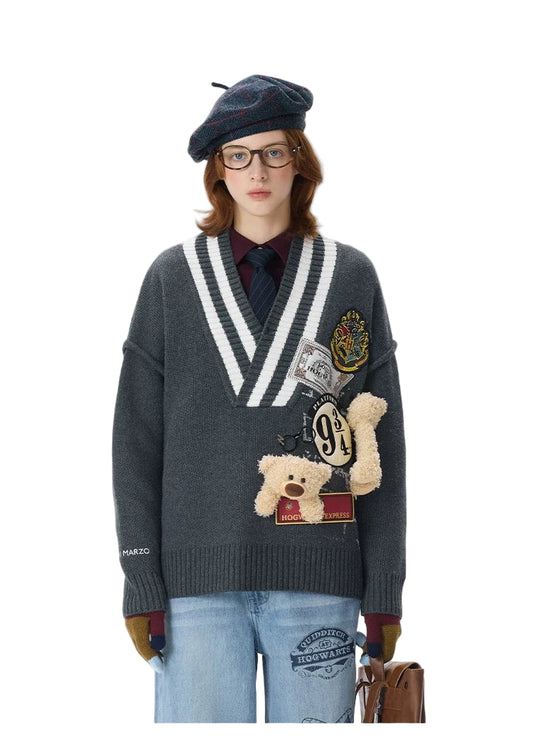 Harry Potter × 13DE MARZO Platform 9¾ Bear V-neck Sweater Grey