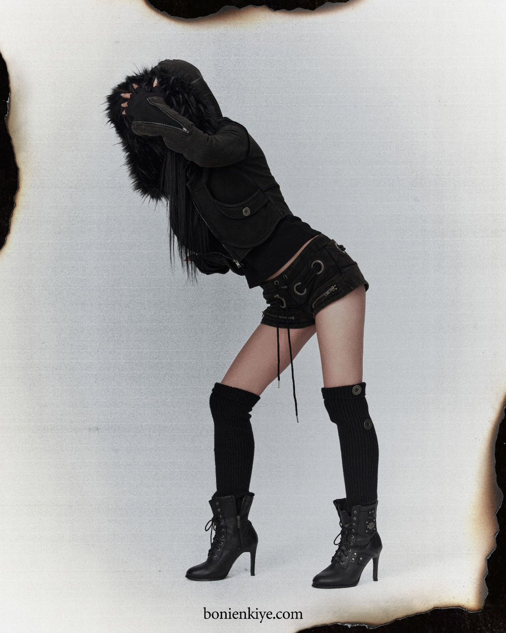 BONEIENKIYE Eyelet Short Pants Washed Black