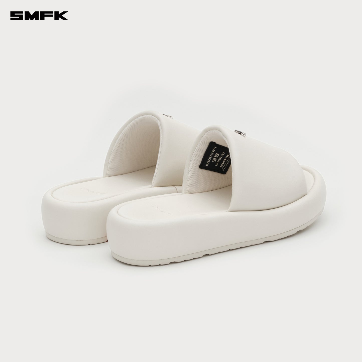 SMFK COMPASS BADGE Leather Slippers In White