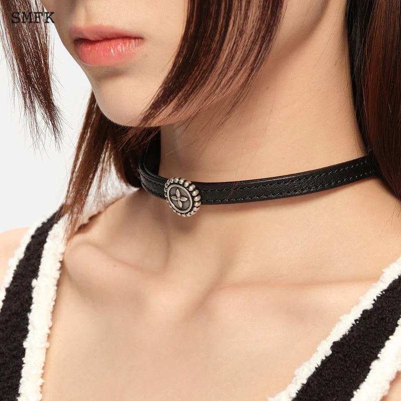 SMFK Black Balloon Vintage Neck Ring