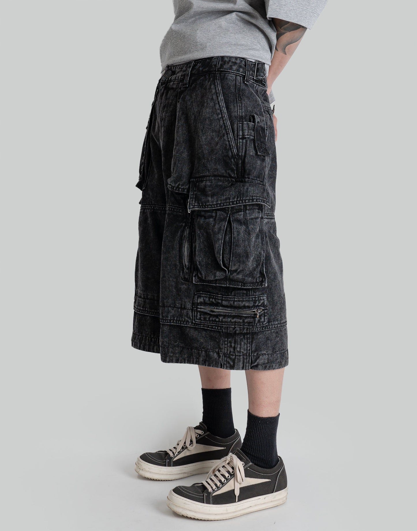 JUUN.J Washed Denim Wide Cargo Shorts