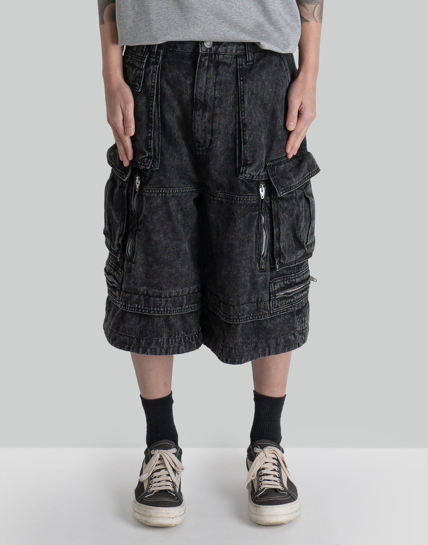 JUUN.J Washed Denim Wide Cargo Shorts