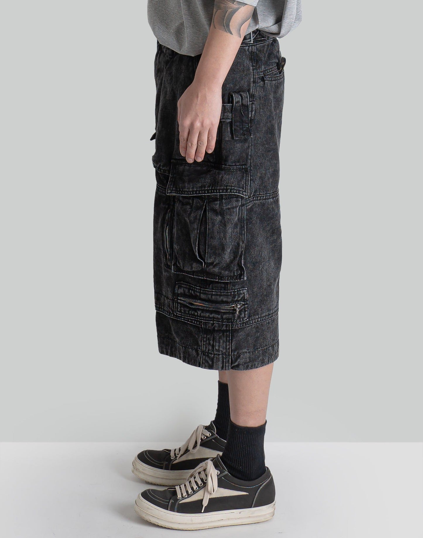 JUUN.J Washed Denim Wide Cargo Shorts