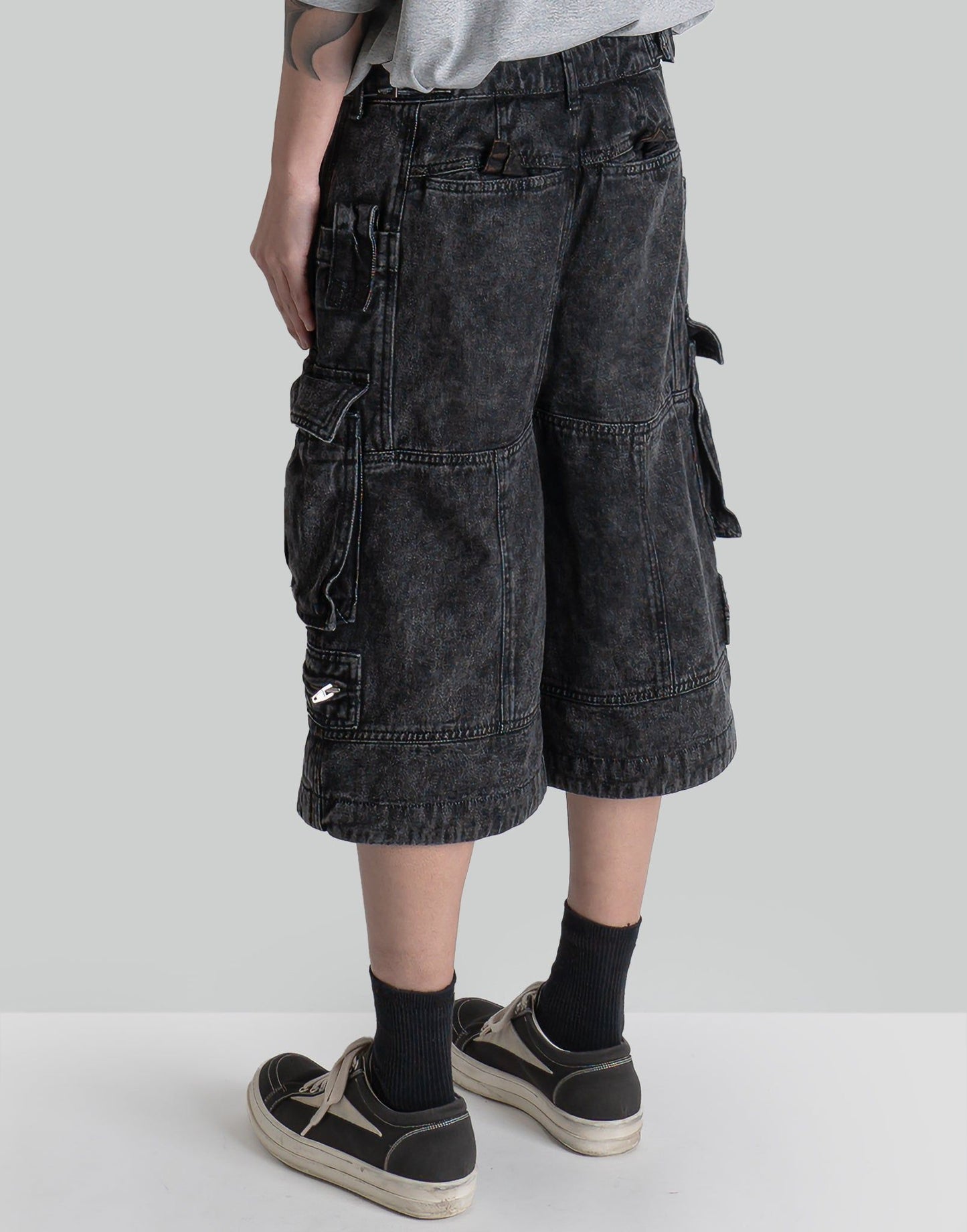 JUUN.J Washed Denim Wide Cargo Shorts